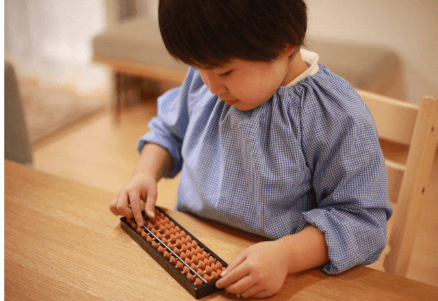 子どもの計算能力向上に！効果的なそろばん学習の始め方とは？