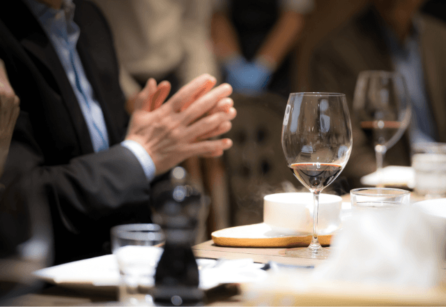 食事会で…同僚「高卒ババァの席はないから帰れ！」私「はーい」直後⇒私の【正体】を知り顔面蒼白！？