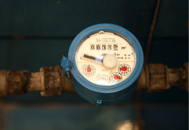 新居に引っ越し後、異様に高額な”水道代”。ある日高熱で寝込んだ日に⇒請求額が上がった”まさかの理由”を知る…!