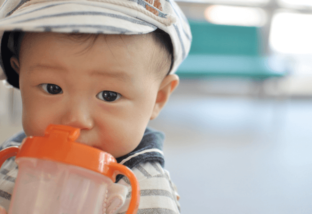 赤ちゃんのストロー飲みマスター計画：楽しく練習する方法