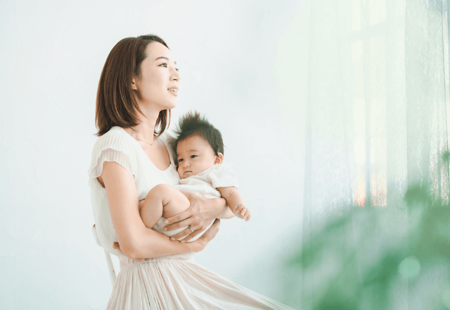 道具なしでOK！赤ちゃんがスヤスヤ眠る安心な抱き方のコツ