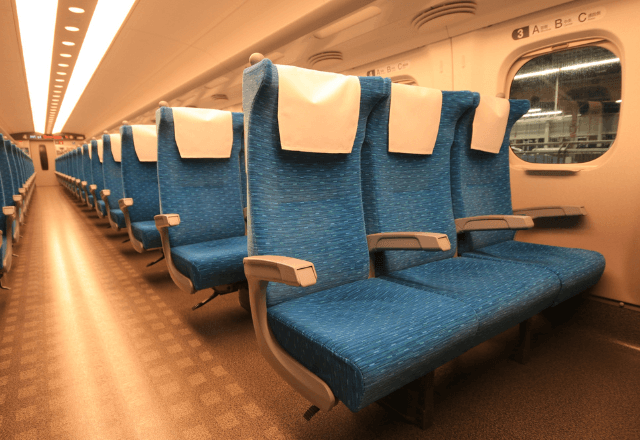 指定席なのに…男「年金ババアは座るな！席譲れ（笑）」私「…」だが後日⇒“思わぬ方法”で反撃できたワケ