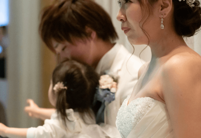 結婚式ムービーで…「気持ちわるい傷（笑）」”親友の容姿”をバカにする新郎！？しかし⇒私「ありがとう！」「え？」