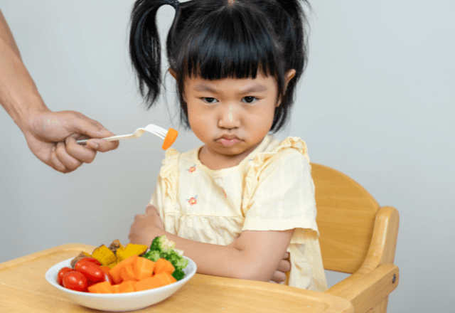 毎食の「一口でいいから食べて！」に疲れた親へ。栄養バランスの呪縛からスッと解放される保育士の言葉