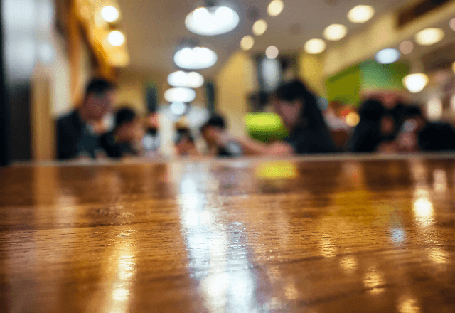 店員「順番にご案内してます、お待ちください」客「はぁ？」直後⇒店内が“修羅場”と化したワケ…