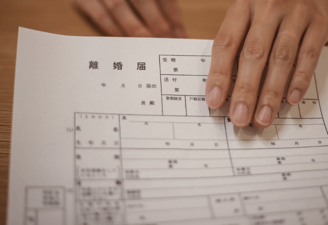 両親の葬式後…夫「介護お疲れ！じゃあ離婚で（笑）」妻「はーい！」追い出した結果⇒後日、勘違いしてた夫「は？」