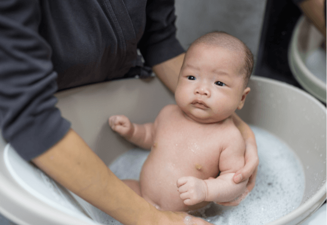 パパも安心！赤ちゃんのお風呂をスムーズに楽しむ手順とコツ