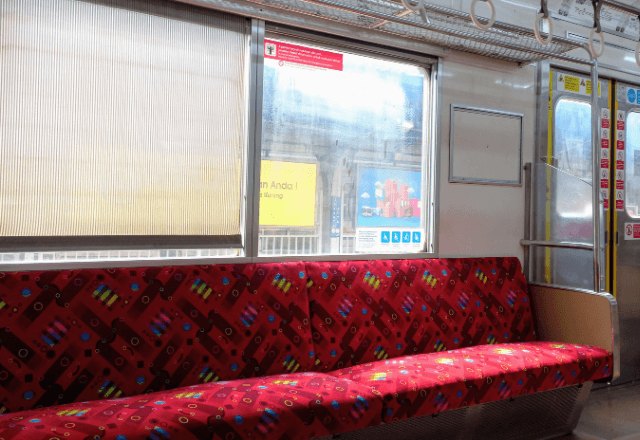 電車で…斜め前の乗客の動きに違和感。しかしカバンから取り出した【ソレ】を見た直後⇒「逃げろ！」叫んだワケ…