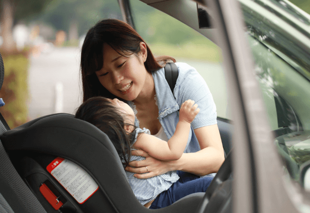 帰省時のチャイルドシートはどうする？持ち運び・レンタルの活用術