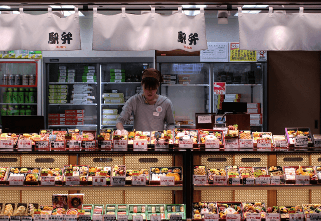 客「300人分の弁当キャンセルで！半額なら払う（笑）」俺「じゃあキャンセルで！」快諾した結果⇒まさかの展開に…客「へ？」