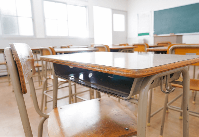 保護者会で…「身長が伸びないのは給食のせい！」母親が大暴走した数ヶ月後⇒親子が【学校を去った】ワケ…