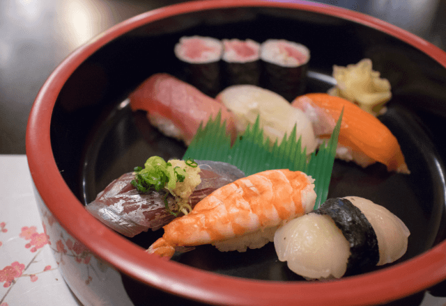 親戚の集まりで…義母「役立たずの嫁に食べさせる寿司はない（笑）」しかし直後⇒嫁の返答に「へ？」