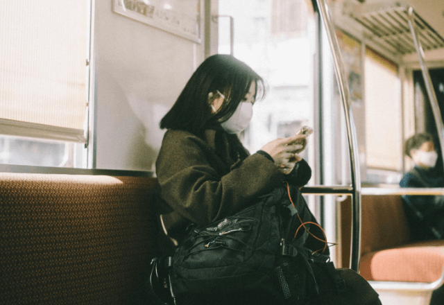 電車で…「ここで降りるよね？」乗り過ごし寸前の私を救った女性。数年後⇒彼氏宅で判明した【衝撃の事実】に「え？」