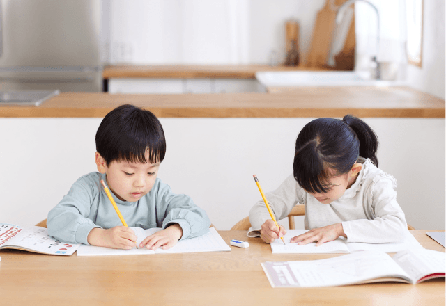 多くの家庭が注目！リビング学習のメリットと学習がはかどる工夫