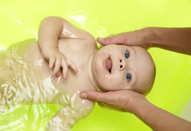 赤ちゃんの入浴剤はいつから使える？選び方とお風呂を楽しむコツ