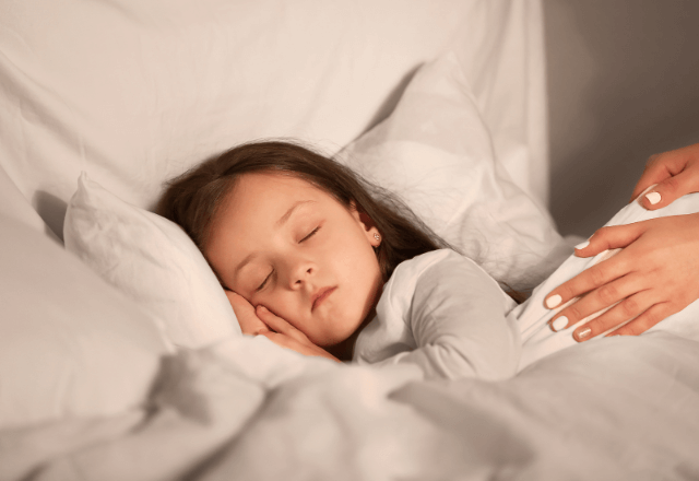 子どもがスムーズに眠るには？寝かしつけの基本とコツ