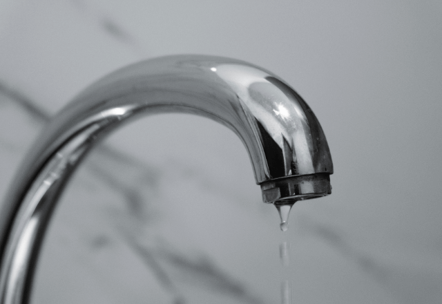 突然、高騰した”水道代”…俺「勝手にウチの水道使ってます？」隣人「知りません」しかし直後⇒隣人が慌てだしたワケ