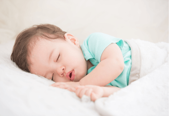 寝ない子もスヤスヤ。寝かしつけのコツと便利な裏ワザ