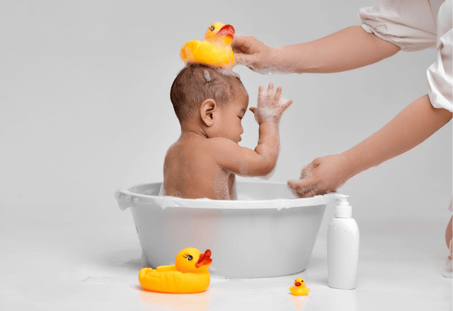 子どもがシャンプーを嫌がらない！楽しい入浴のコツとフケ対策