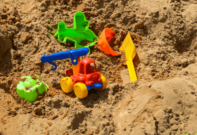 砂場遊びがもっと楽しくなる！子どもにぴったりのセット選びとコツ