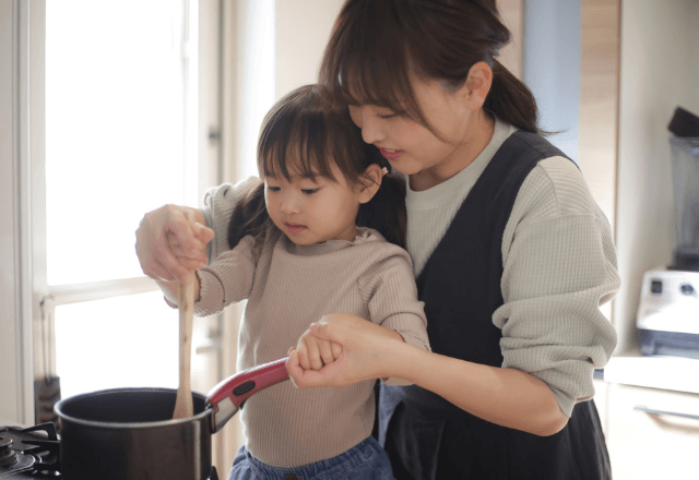 おやこで食育！子どもが楽しく挑戦できる「混ぜる」お手伝いのコツ