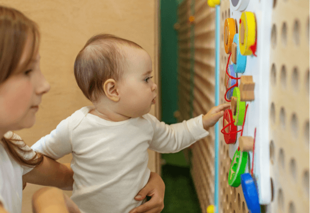 準備は簡単！子どもに「色」を教えるおうち遊びとお散歩のアイデア