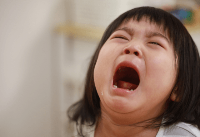 「早く泣きやんで…」はちょっと待って！保育士が教える『たった一言の共感』で子どもの涙がピタッと止まる