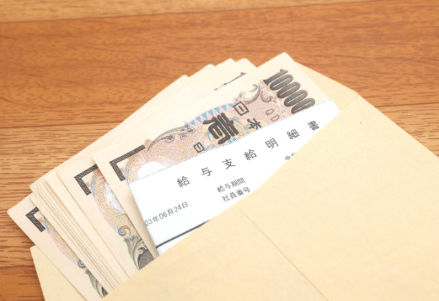 妻の給料を“横取り”する夫「全部俺の口座に入れといた（笑）」だが2週間後⇒【妻の反撃】に夫が青ざめて…