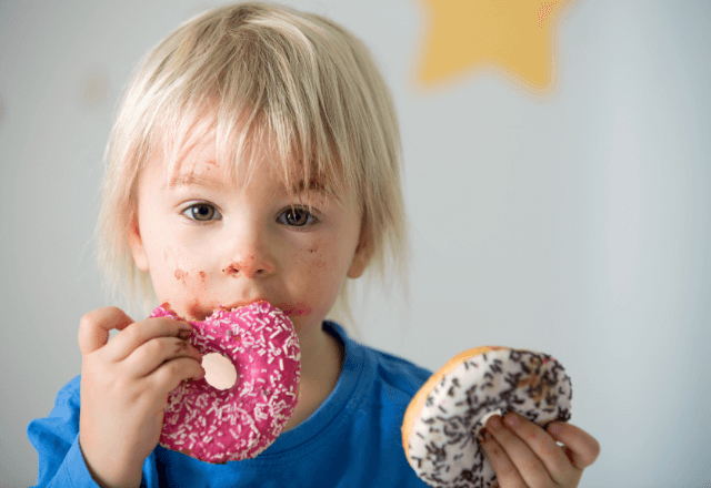 子どもの遊び食べ対策：食事をもっと楽しいものに変える方法