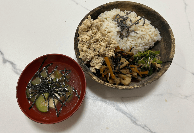 お腹が空いて号泣していた息子も思わず笑顔に！”モロヘイヤとツナの和え物”の作り方