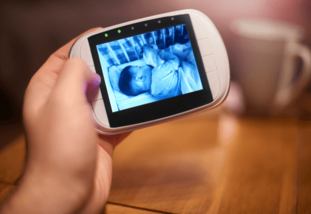 離れていても安心！ベビーモニターの便利な機能と賢い活用法