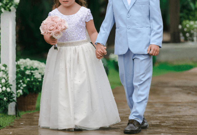 連れ子をいじめる新しい母親「いつも本当にバカな子！」⇒挙式中、サプライズで”花束贈呈”した結果