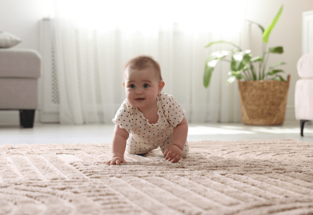 赤ちゃんがのびのび動ける！はいはい期の部屋作りと安全対策