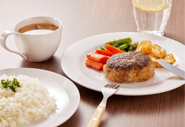 ハンバーグ店で…ママさん集団に「今すぐ退店してください」店員が容赦なく”言い放った”ワケ