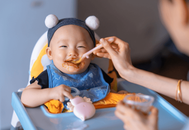 食べこぼしのお悩みを解決！便利な食べこぼしマットとは