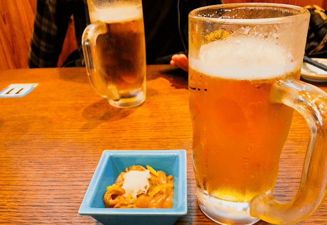 忘年会で…1人だけ無言の友人に違和感。だが終盤⇒「あのさ…」【衝撃のカミングアウト】に全員帰宅したワケ…