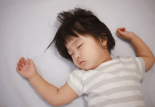 子どもの「おねしょ」が続いて困っているあなたへ｜おねしょへの前向きな向き合い方【保育士監修】