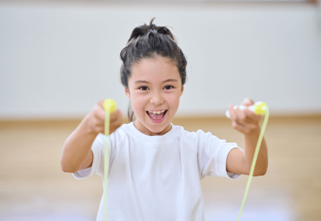 縄跳びの壁を楽しくクリア！前跳びをマスターする3ステップ