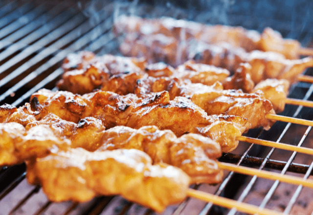 焼き鳥屋台で…商品を落とした店員「すみません！」私「大丈夫」10分後⇒渡された【まさかの一袋】に「え！？」