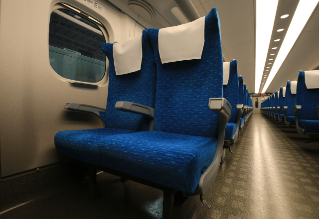 新幹線で…「文句言うな！」周囲に逆ギレする喫煙男。直後⇒車掌が放った【痛快すぎる一言】に顔面蒼白…！？