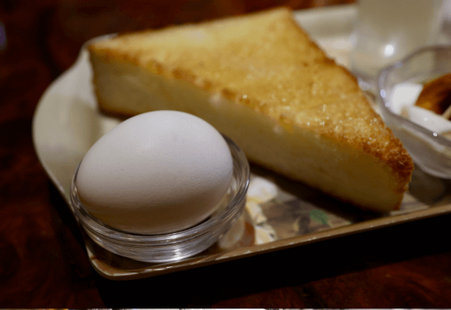 喫茶店で…モーニングセットを注文する親子。だが提供直後⇒「このゆで卵…！」子どもが号泣したワケ…