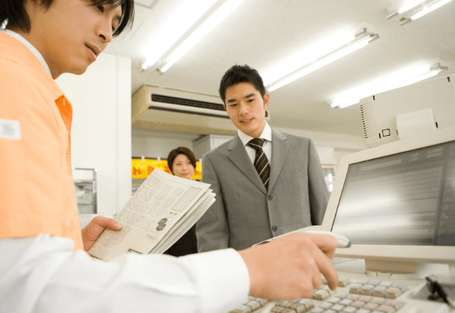 コンビニで…客「タバコを…」男性店員「おい、どれ？」直後⇒「おいって何？」店員の顔色が変わったワケ…