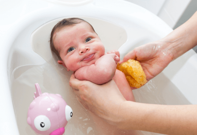 赤ちゃんの沐浴を安全に！必要なものと準備の重要ポイント