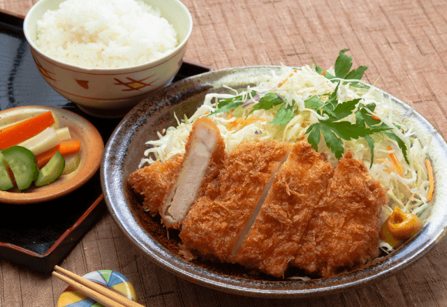 定食屋で…「まだかよ！」突然怒鳴りだした男性客。直後⇒【信じられない行動】で警察沙汰に…！？