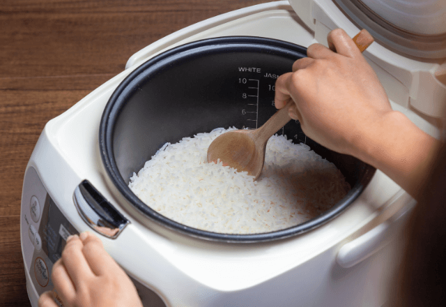 夫「ご飯おかわり」妻「自分でよそって」直後⇒夫「じゃあ母さん呼ぶ」電話した【衝撃的理由】に絶句…