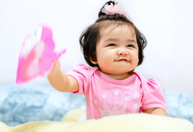 1歳児が喜ぶ室内遊び！運動と知育のおすすめアイデア