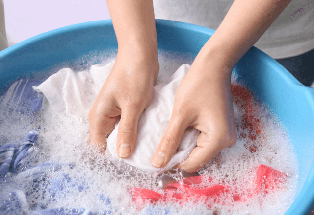 子どもの服の泥汚れをすっきり落とす！洗剤・手順の見直しガイド