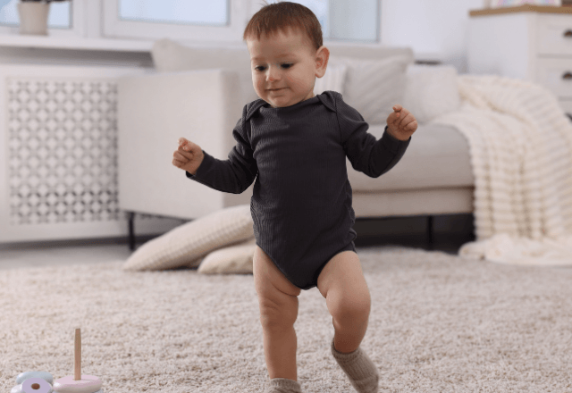 赤ちゃん歩行のサポート法！はじめの一歩を導くコツ