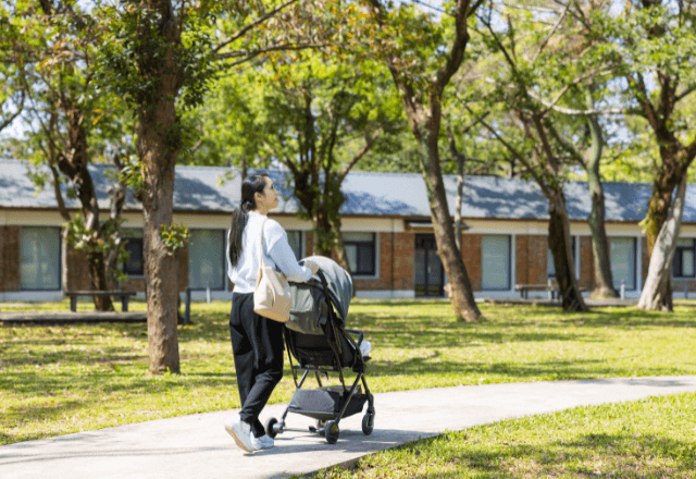 赤ちゃんとお出かけ！ベビーカーはいつから？種類や選び方のコツを紹介