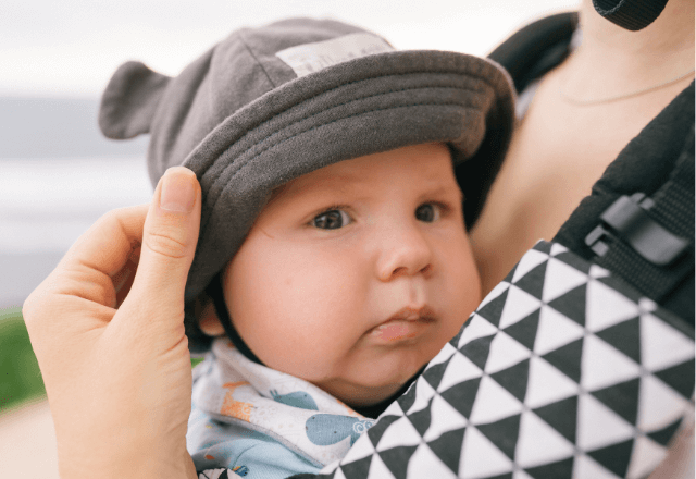 赤ちゃんの人見知りは成長の証！パパへの対策と楽しく克服するコツ